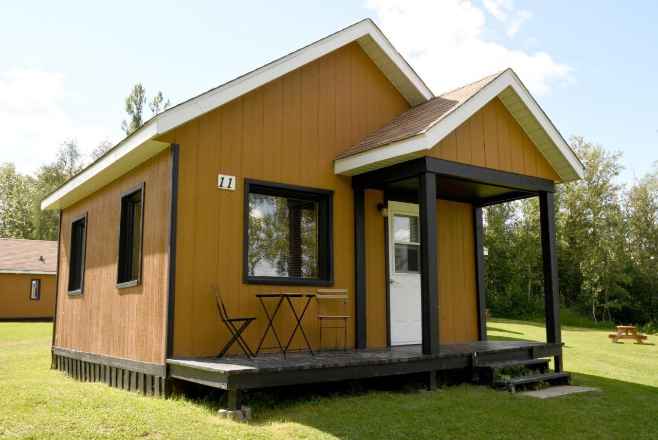 Chalets Du Lac Matapedia Val-Brillant Exteriör bild