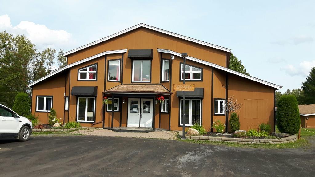 Chalets Du Lac Matapedia Val-Brillant Exteriör bild