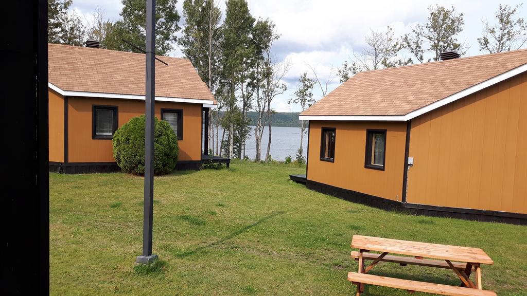 Chalets Du Lac Matapedia Val-Brillant Exteriör bild